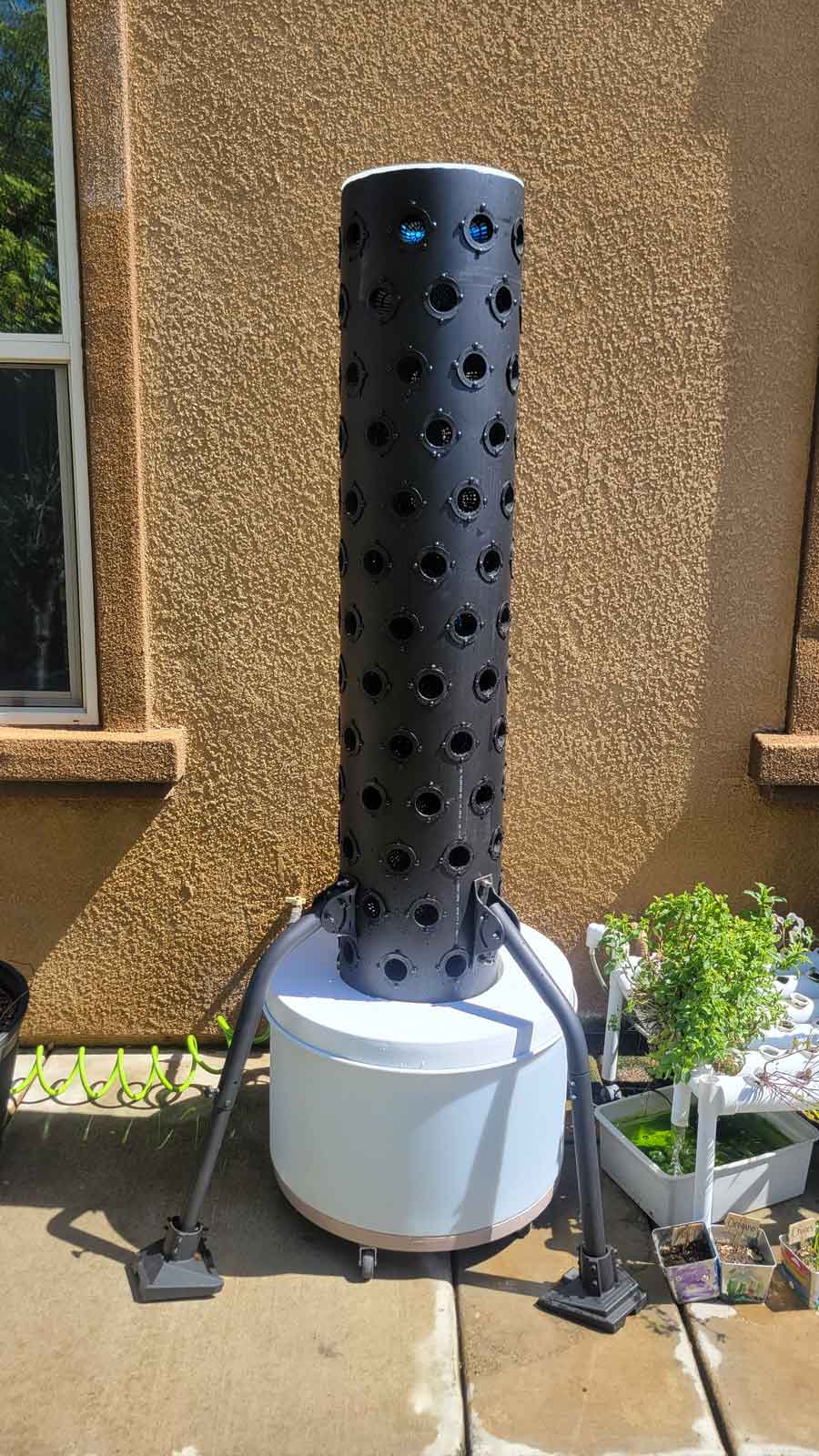 vertical-hydroponic-garden-growin-food